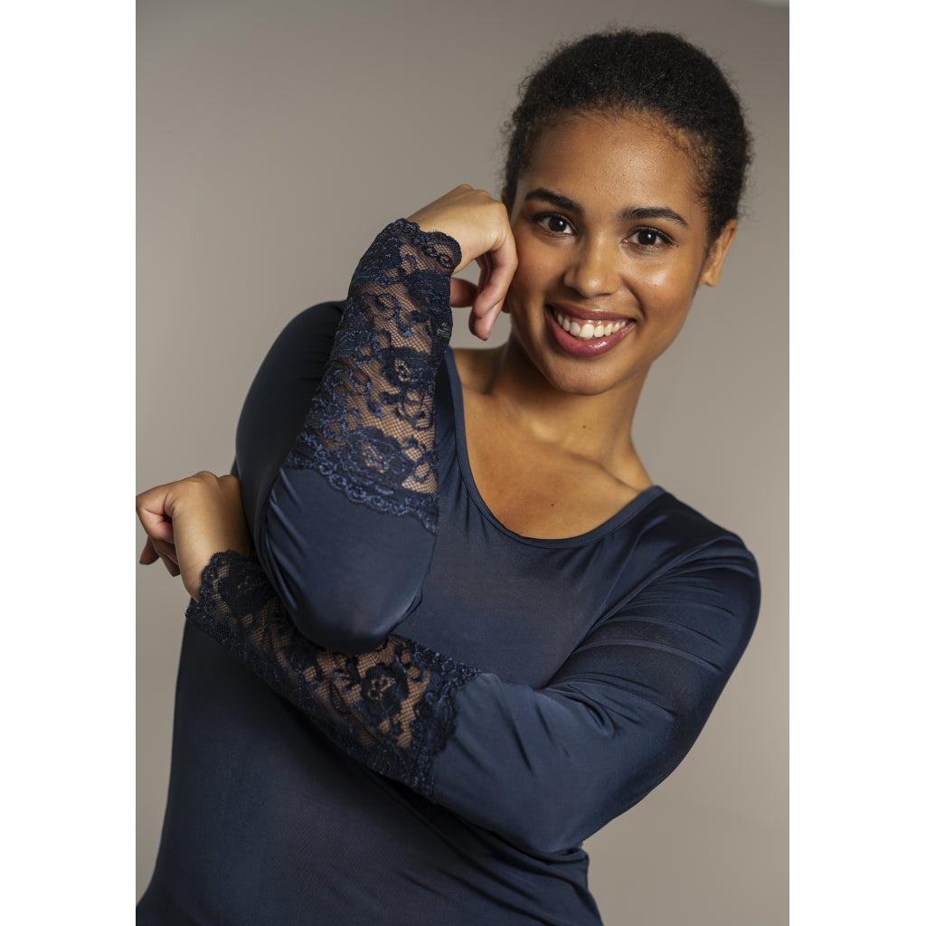 Sandgaard Bluse med blonde ærmer Top Dark Blue